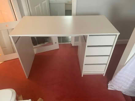 Photo of free Large desk (Hoddesdon SG13) #1