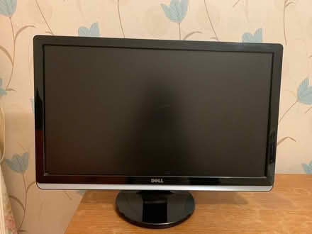 Photo of free Dell computer screen (HR1 northern edge of Hereford) #2