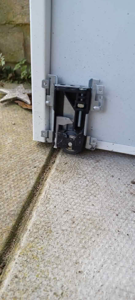 Photo of free Mirrored sliding wardrobe doors (Normanton Springs S12) #2