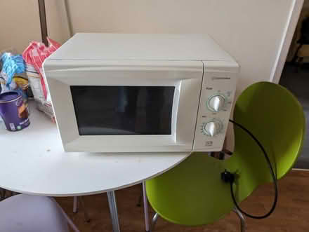 Photo of free Microwave (Sandridge AL4) #1