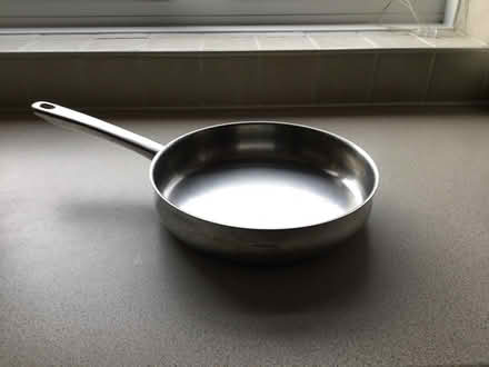 Photo of free ‘Stella’ 10” frying pan (Larkfield ME20) #1