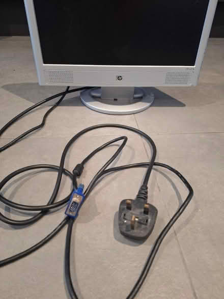 Photo of free Computer screen (Guildford, burpham) #3