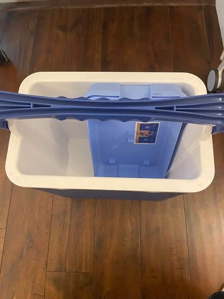 Photo of free pristine cool box (Grove Park Chiswick W4) #2