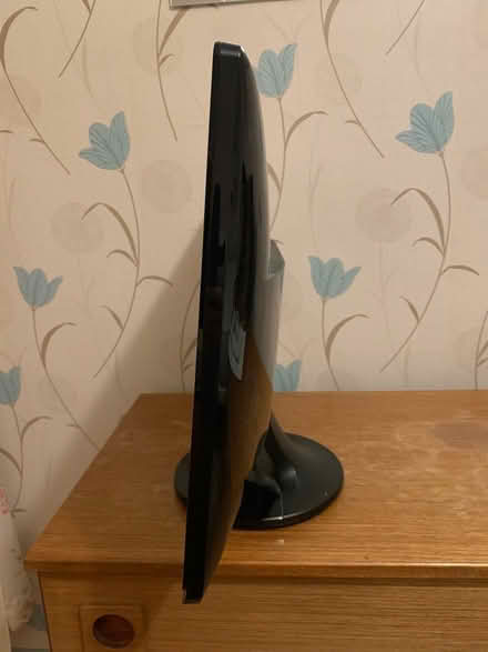 Photo of free Dell computer screen (HR1 northern edge of Hereford) #1