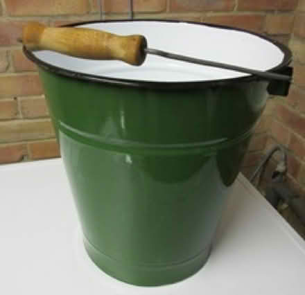 Photo of free Large, enamelled bucket (Little Heath RG31) #1