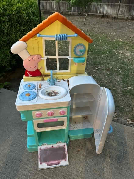Photo of free toddler kitchen (Arlington) #2