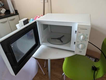 Photo of free Microwave (Sandridge AL4) #2