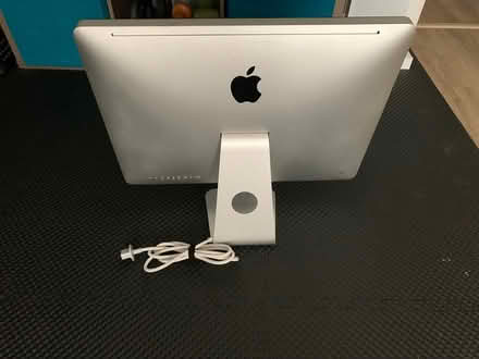 Photo of free 2011 iMac WITHOUT hard drive (Hopewell Junction, New York) #1