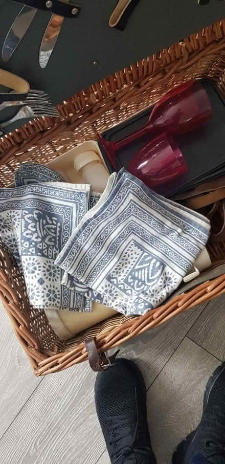 Photo of free picnic basket (Dukinfield) #2