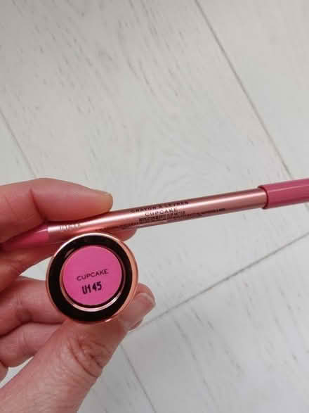 Photo of free Pink lipstick with matching liner (Winklebury RG23) #3