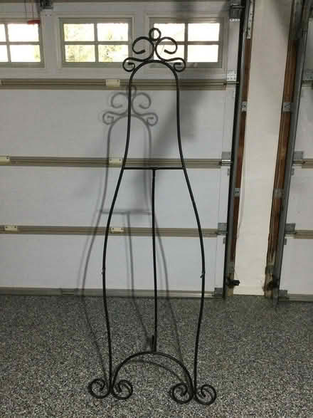 Photo of free Easel and picture frame (Mississauga, Meadowvale) #2