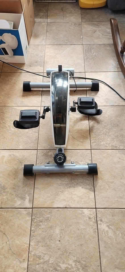 Photo of free desk cycle (neshanic) #1