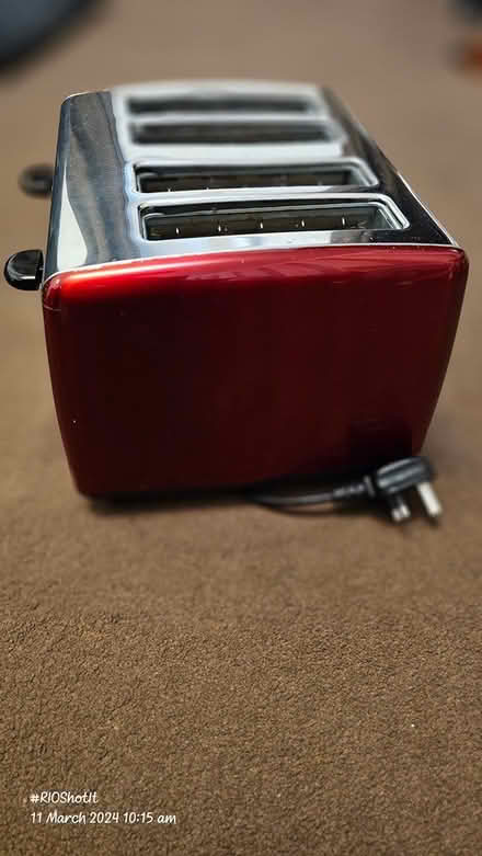 Photo of free LOGIK 4-Slice Toaster -Red & Silver (Chelmer Village CM2) #3