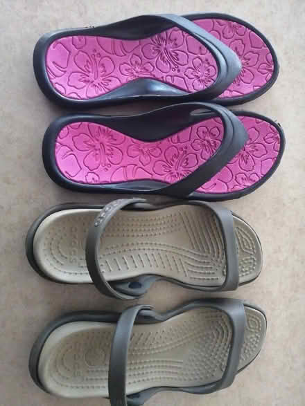 Photo of free Size 6 ladies sandals (Richmond Hill) #1