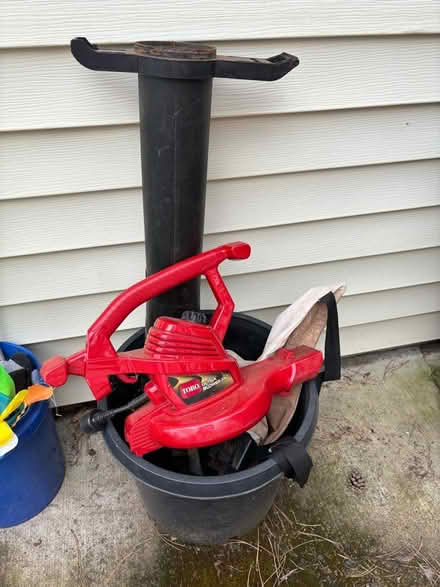 Photo of free Leaf blower (Hillsboro) #1
