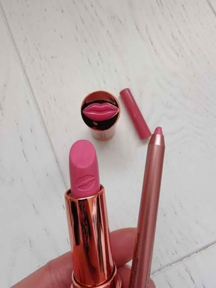 Photo of free Pink lipstick with matching liner (Winklebury RG23) #2
