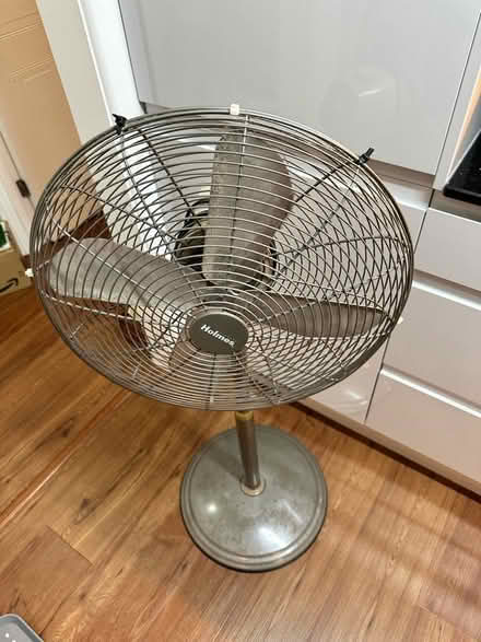 Photo of free Standing fan (old) (RG30) #2
