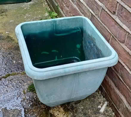 Photo of free Large Garden Planter/Pot (Plastic, self watering) (Emsworth PO10) #1