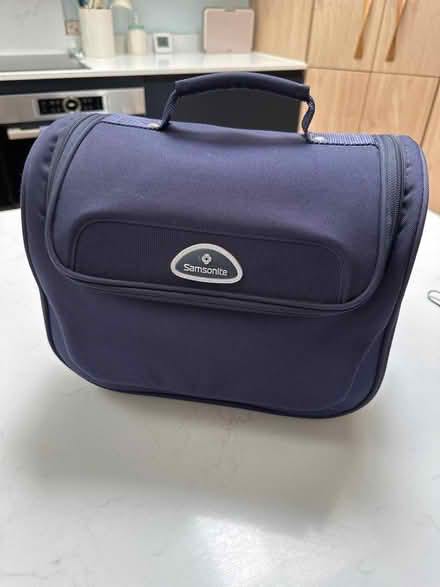 Photo of free Samsonite Vanity Case Navy (Hastings, TN34) #1