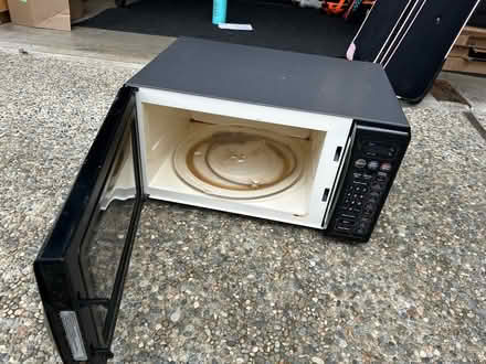 Photo of free microwave in Pall Alto (Loma Verde Ave, Palo Alto) #2