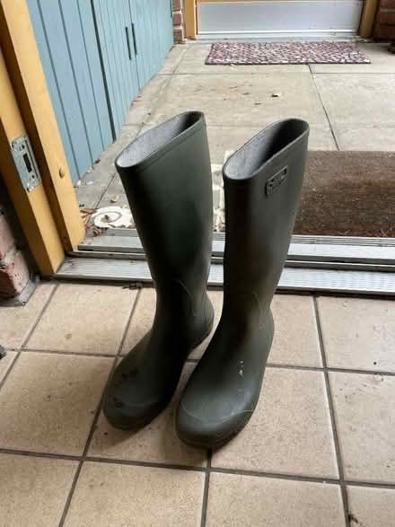 Photo of free Wellies, UK size 2.5/3, EU 35/36 (Hackbridge SM6)