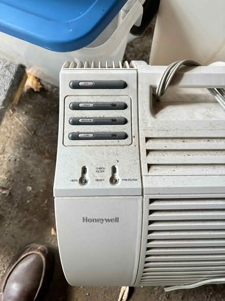 Photo of free air filter (32 Ridge Road, 48069) #1