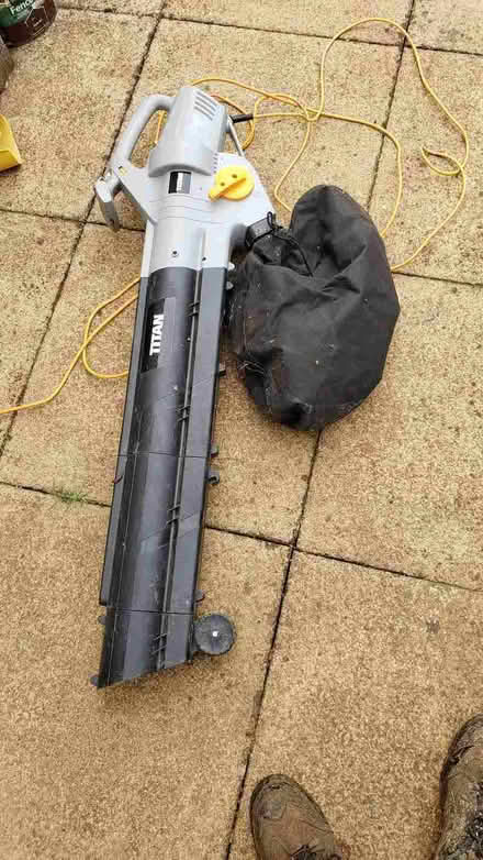 Photo of free Titan leaf blower/Vacuum (Linslade LU7) #1