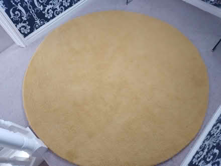 Photo of free Round floor rug (Nantwich CW5) #2