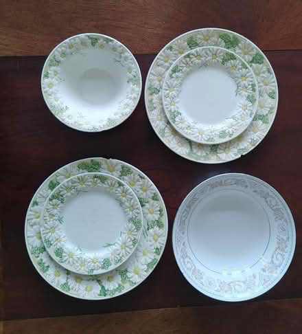 Photo of free Lightly chipped china (Lake Jackson) #1