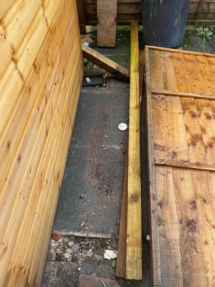 Photo of free 6ft Fence Panel and Post x 2 (Wilmslow SK9) #3