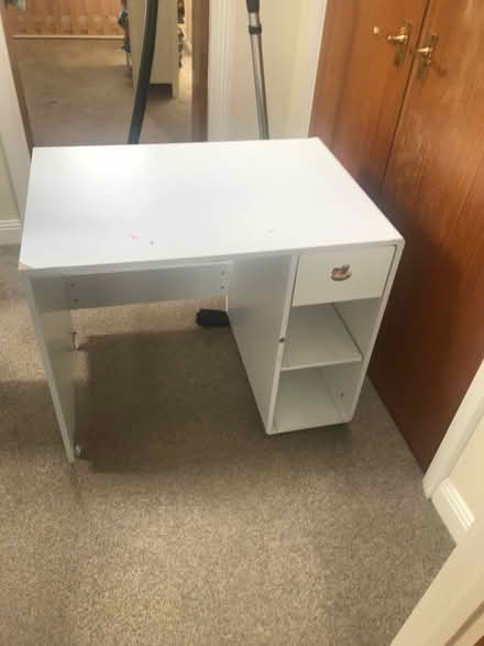 Photo of free Desk (Cleobury Mortimer DY14) #1