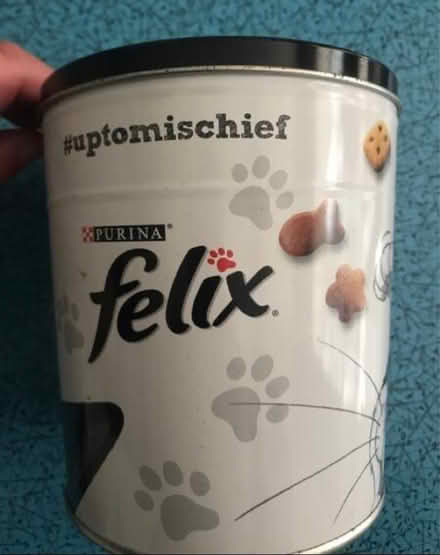 Photo of free Cat themed tin (L25, Woolton) #2