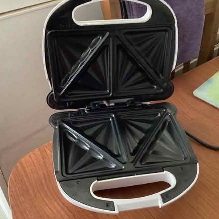 Photo of free Breville Daisy Sandwich Toaster (Micklefield HP13) #1