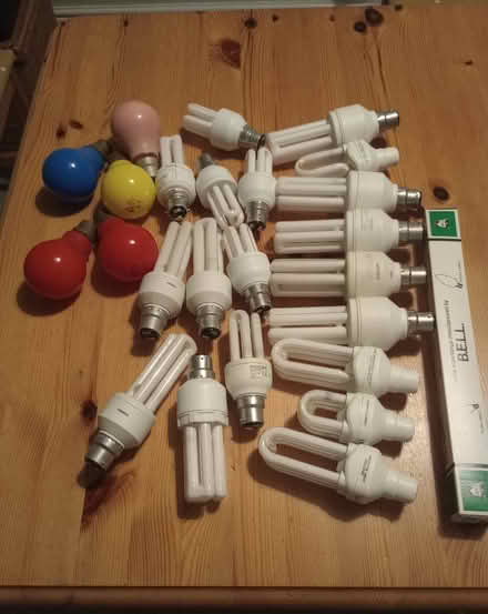 Photo of free Various lightbulbs (Ware SG12) #1