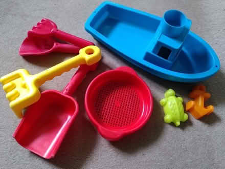 Photo of free Sandpit/beach toys (Chipping Norton OX7) #1