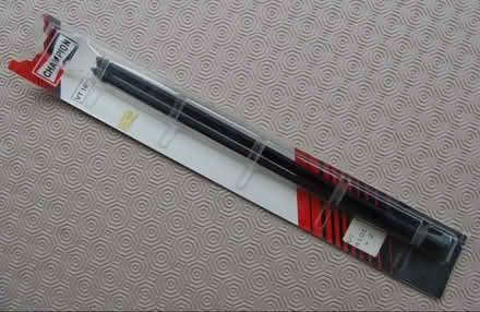 Photo of free Replacement 16" (41cm) wiper blade rubbers (Classic car) (Mickleover DE3) #3