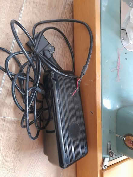 Photo of free Sewing machine (Tipton DY4) #3