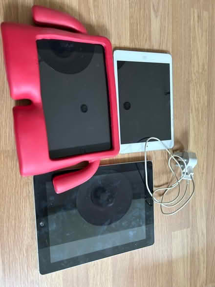 Photo of free iPads (Sutton SM1) #1