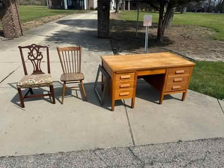 Photo of free Oak desk, 2 chairs (Barrington Hills) #1