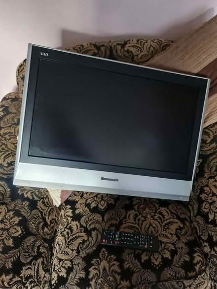 Photo of free TV and DVD (Warden Hill GL51) #1