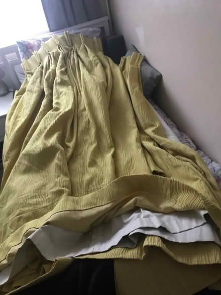 Photo of free Heavy fully lined pair of curtains (HP5 Chesham) #1