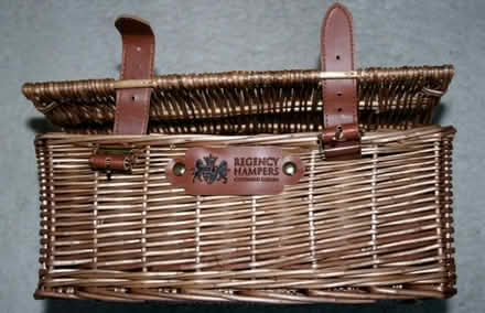 Photo of free Small wicker hamper basket (Billericay CM11) #1