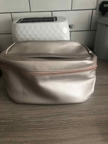 Photo of free Vanity case (UB5) #1