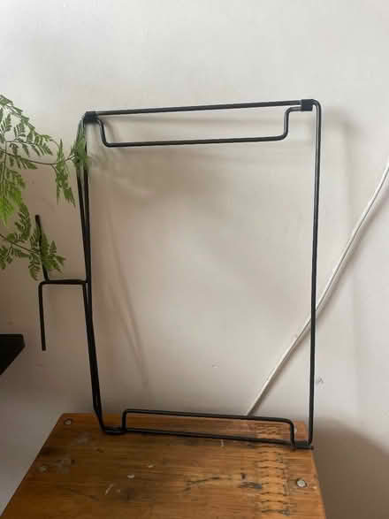 Photo of free metal wire of a cat bed, needs covers (Epsom KT18) #1