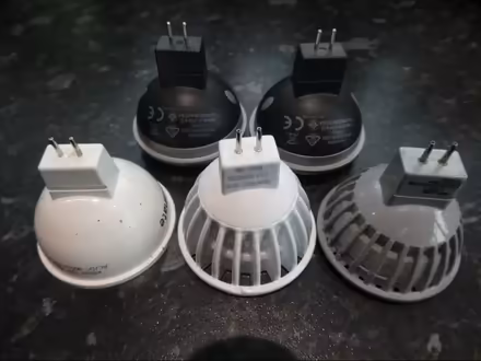 Photo of free MR16/GU5.3 warm white LED bulbs (Grange CH48) #1