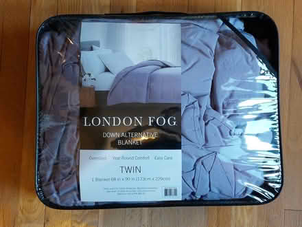 Photo of free Twin size Comforter and sheets (Hamden) #1