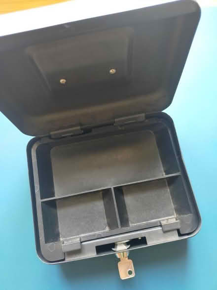 Photo of free Petty cash tin (Stakes lodge, waterlooville) #3