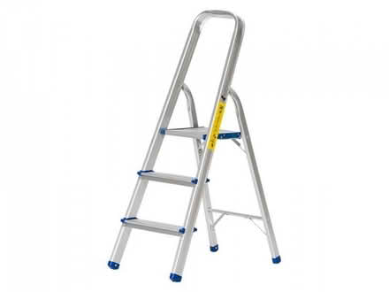 Photo of Pair of small lightweight aluminium steps (Pitsmoor S5) #1