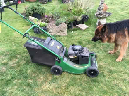 Photo of free John Deere Lawnmower (Biddenham) #2