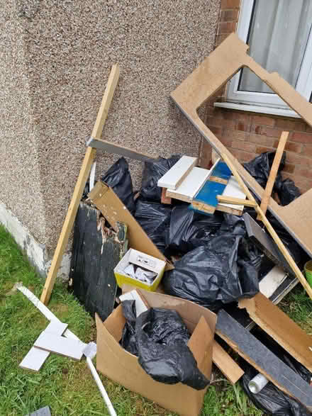 Photo of free Bricks, old kitchen counter (Romford, RM7) #1